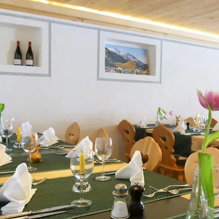 Grischuna Apartamento *